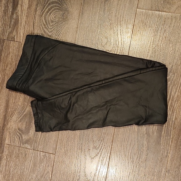 ❤️ HARLEY DAVIDSON COATED LEATHER-LOOK MOTO LEGGINGS, 6 (28) - Picture 6 of 6